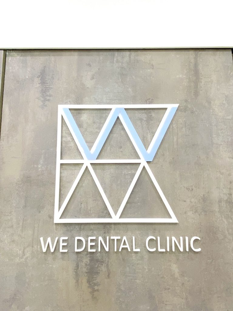 we dental clinic signboard
